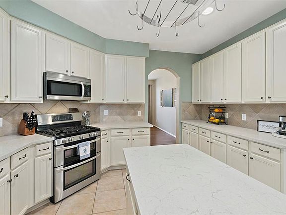 5th image of 14339 Plum Springs Dr