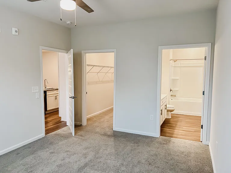 Hamilton Reserve Apartments — Photo 31