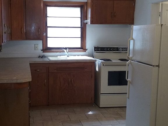 2nd image of 806 W Ash St