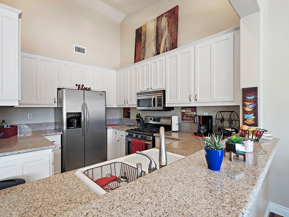 1st image of 4 Headland Pl