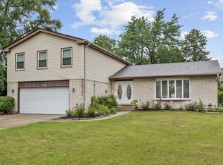 1290 Green Knolls Dr, Buffalo Grove, IL