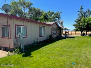 8270 Yost Rd, Toppenish, WA 98948