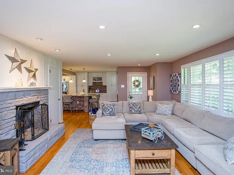 67 Townview Dr — Photo 8