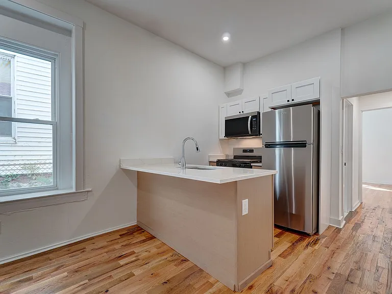 522 Elm St — Photo 3