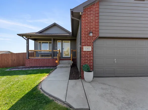 1202 N Oak St, Goddard, KS 67052