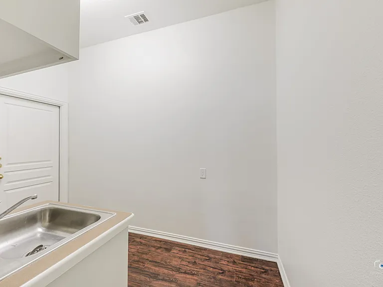 5619 Travis Dr — Photo 13