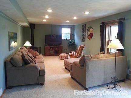 Living Area
						:
						Walk out basement