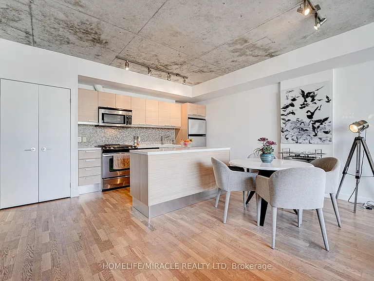 25 Oxley St #701 — Photo 23
