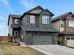71 SE Nolanfield Cres NW, Calgary, AB T3R 0L7