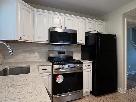 4th image of 433 Barkley Dr