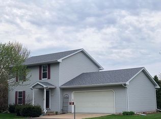 211 Carey Ct, Neenah, WI 54956