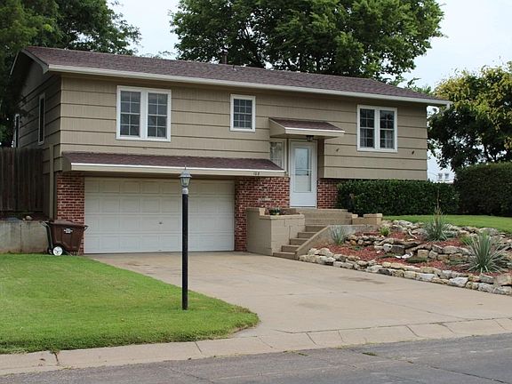 3rd image of 108 Hilltop Dr