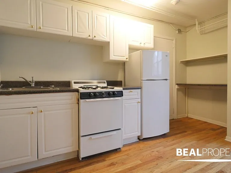 656 W Cornelia Ave #22 — Photo 4