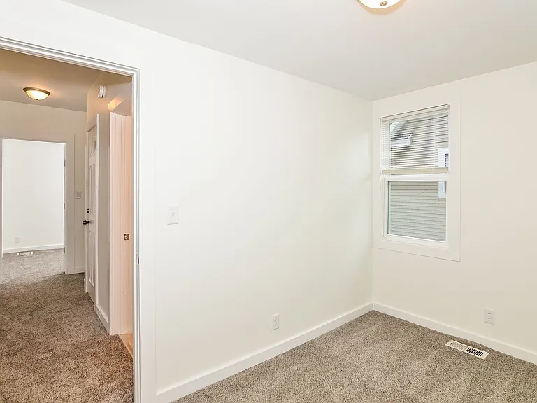 613 17th Ave NE — Photo 19
