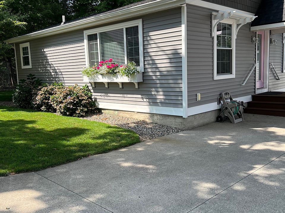 1st image of 2247 2nd Ave