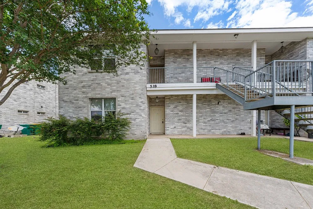 2 bed, 885 sqft, $1,000 — Photo 1