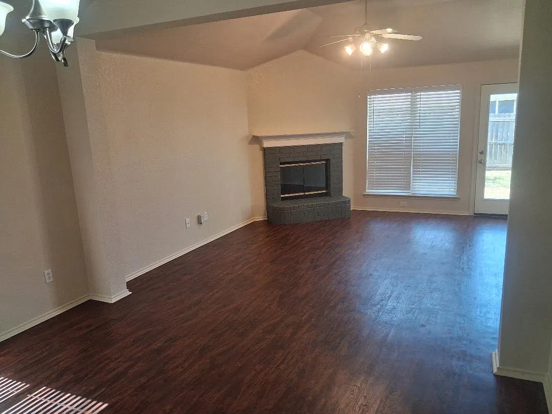 3 bed, 1465 sqft, $2,025 — Photo 3