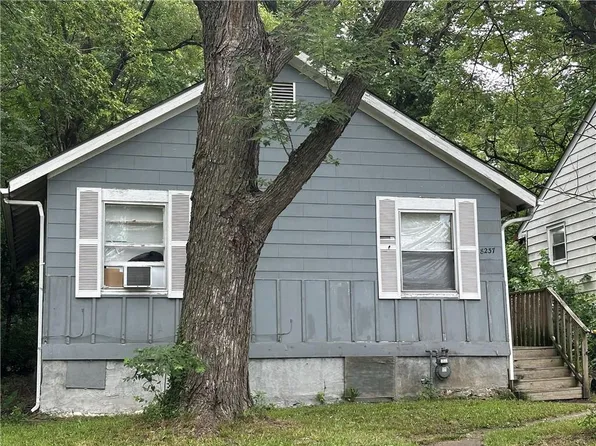 8237 Flora Ave, Kansas City, MO 64131