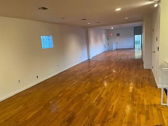 4th image of 278 Lincoln Ave
