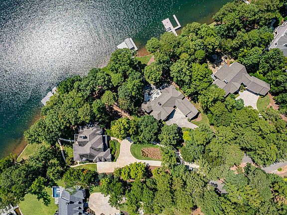 5th image of 1060 Whatleys Mill Ln