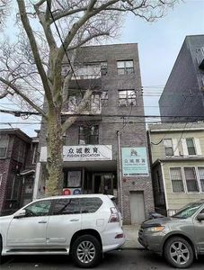 935 57th St #3A, Brooklyn, NY, 11219
