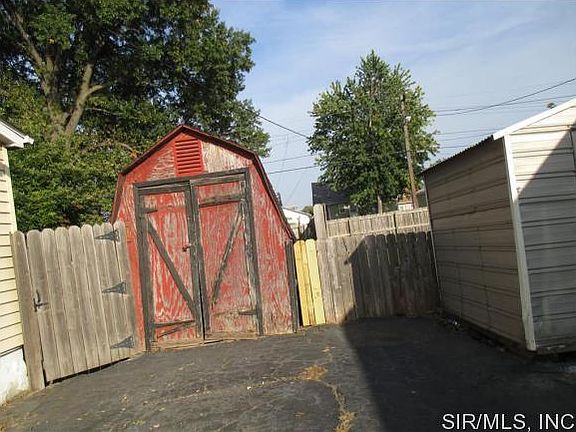 4th image of 3026 Myrtle Ave