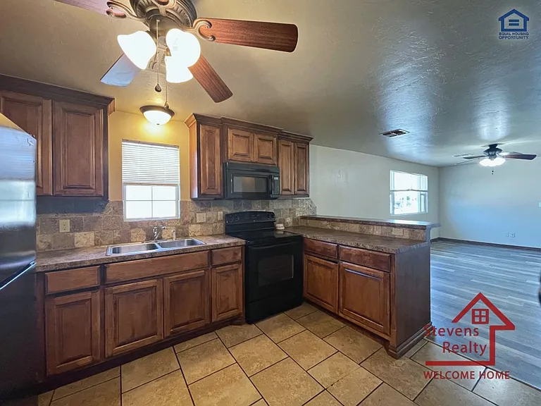 1604 NW Lindy Ave — Photo 9