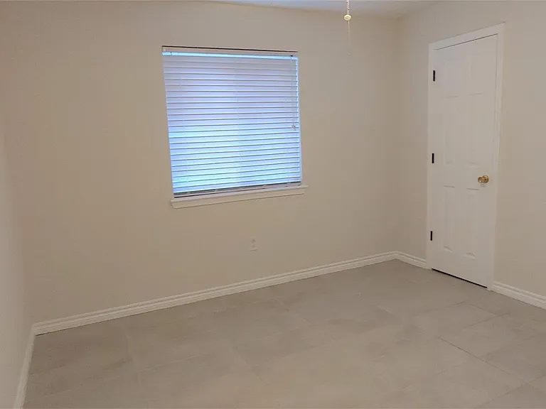 1930 Pepperwood Ln — Photo 15