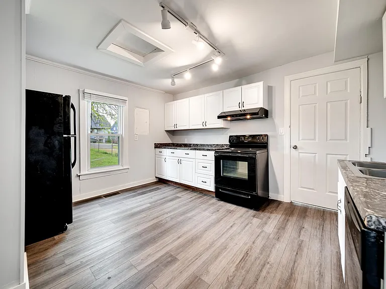 1507 Meridian St — Photo 17