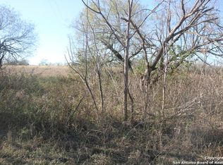 625 County Road 121, Floresville, TX 78114