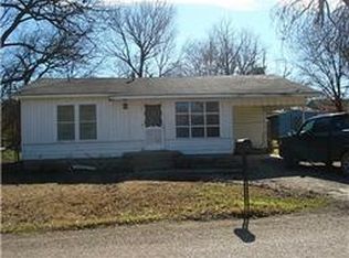 302 Walnut St, Grandview, TX 76050