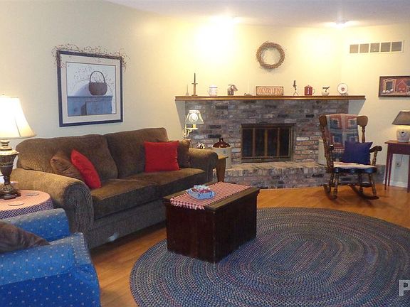 4th image of 814 W Chalon Pl