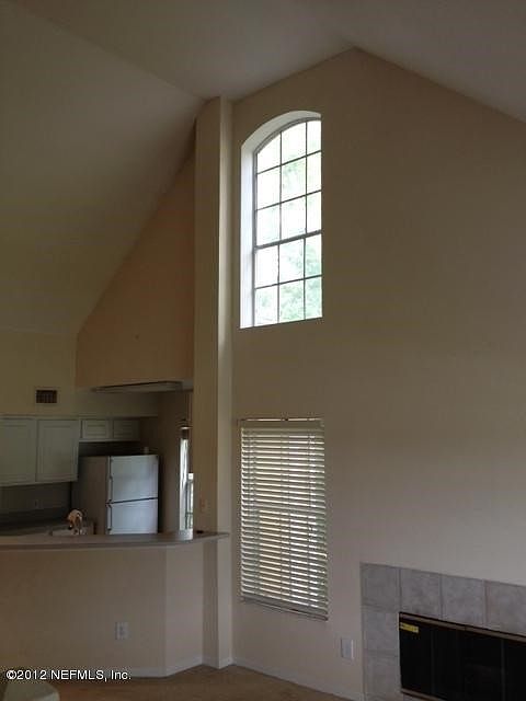 High ceiling & fireplace