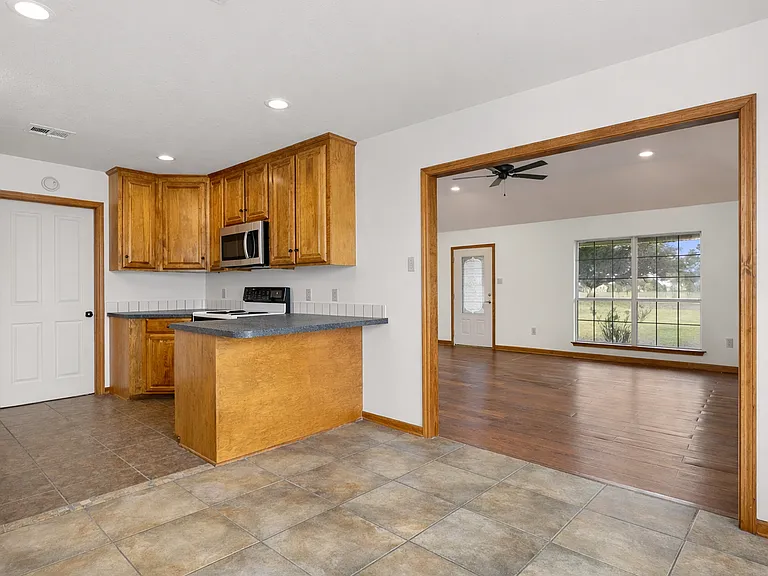 4607 W Prien Lake Rd — Photo 5
