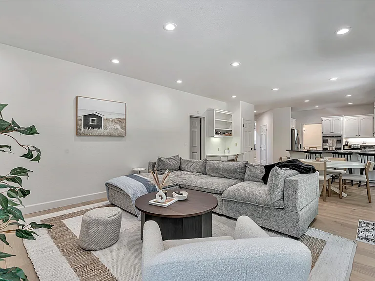 133 Madrid Way — Photo 35