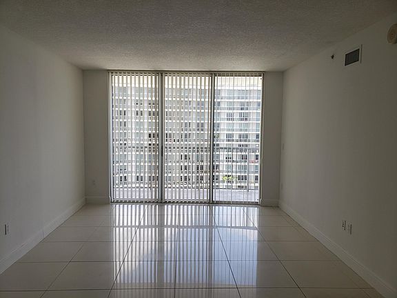 4th image of 1750 N Bayshore Drive #5205