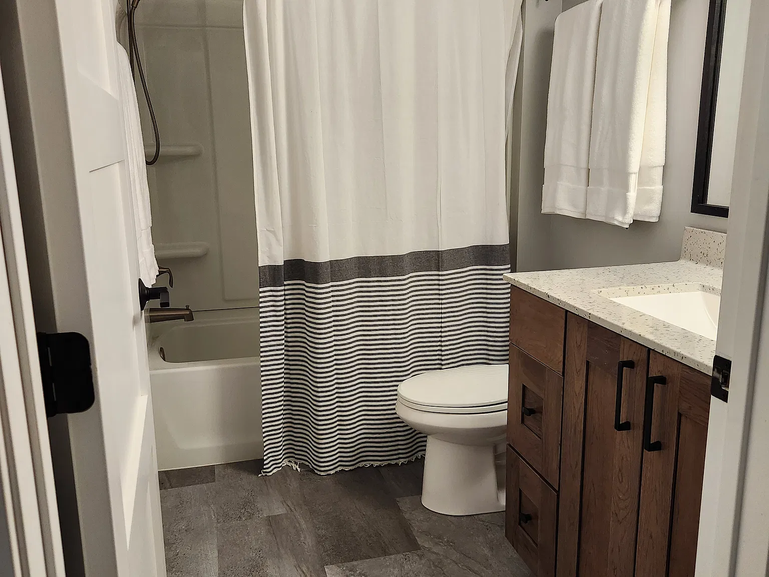 Zephyr Cir, La Crosse — Photo 3