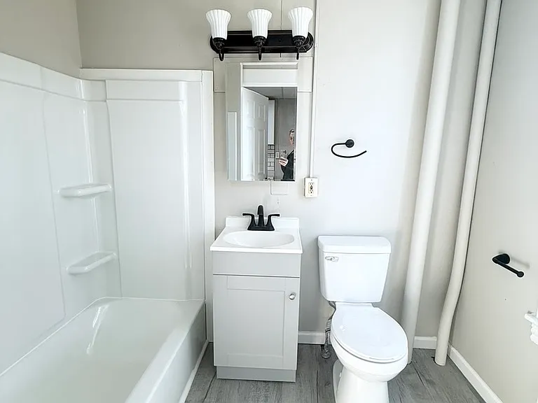 100 E Market St #3 — Photo 6
