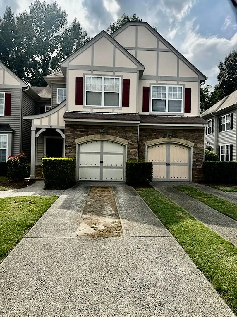 3BD/2BA Townhouse with Garage! Two Living Areas! In Grayson Pond — Photo 2