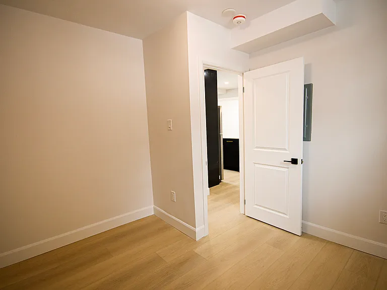 269 Madison Ave S #7 — Photo 10