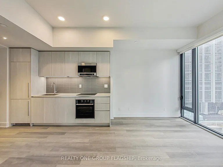 8 Cumberland St #701 — Photo 7