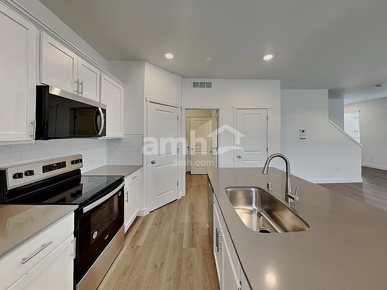 8576 47th Pl NE — Photo 5