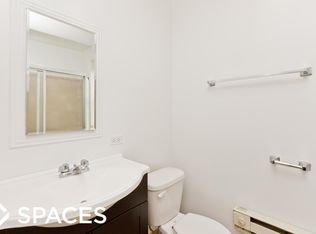 1023 W Argyle St #209SRE, Chicago, IL 60640