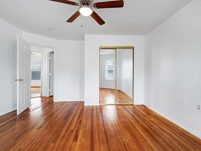 2705 24th St NE — Photo 17