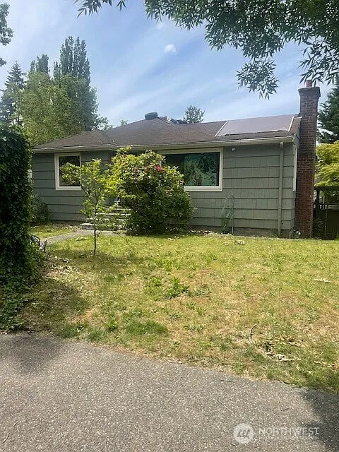 11039 35th Avenue NE photo 1