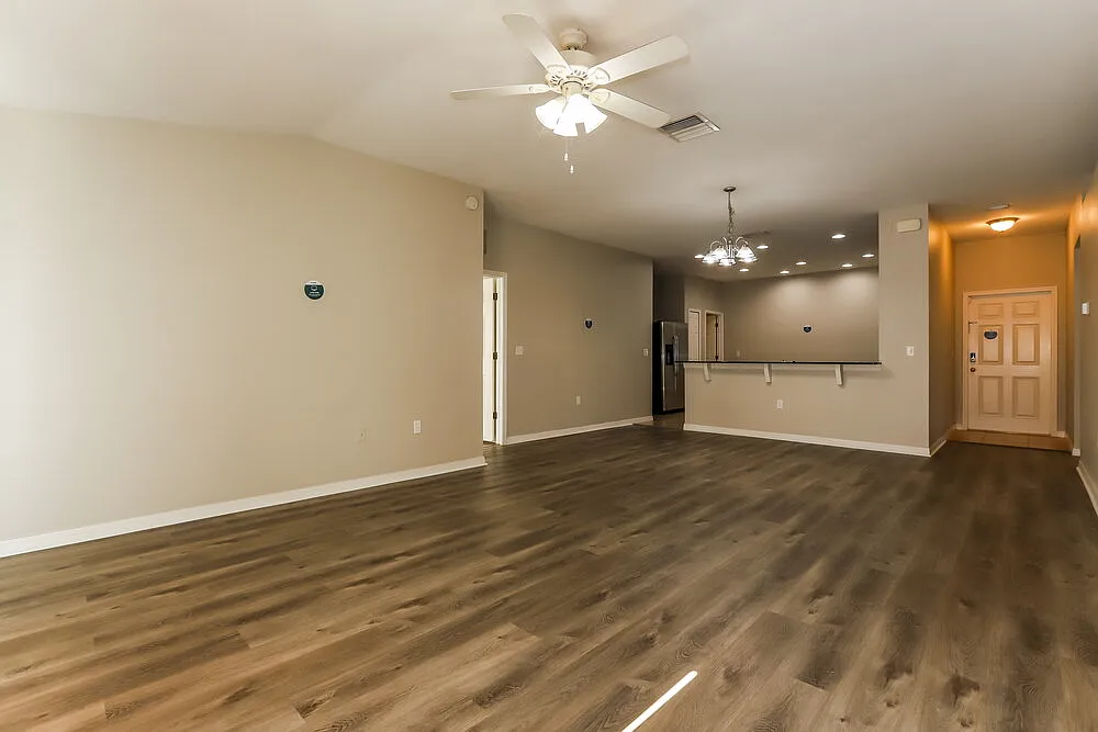 4 bed, 2.0 bath, 1574 sqft, $3,300 — Photo 3