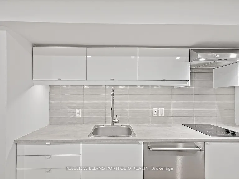 35 Humberside Ave #1 — Photo 14