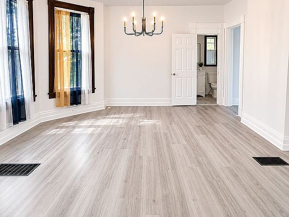5th image of 133 Wildwood St