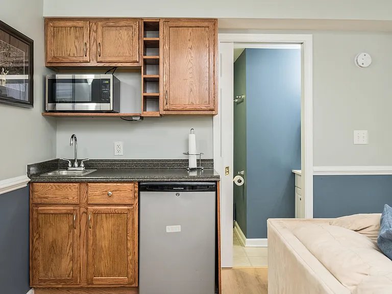 100 Melbourne Park Cir #B — Photo 17