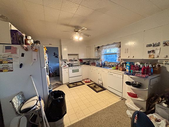 3rd image of 301 Adams St